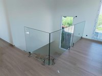 Barandillas de cristal: 6 claves para combinar seguridad y estilo